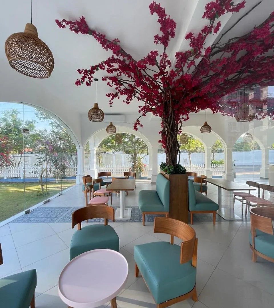 Stylish Family Stay In Negombo With Resort Amenities
