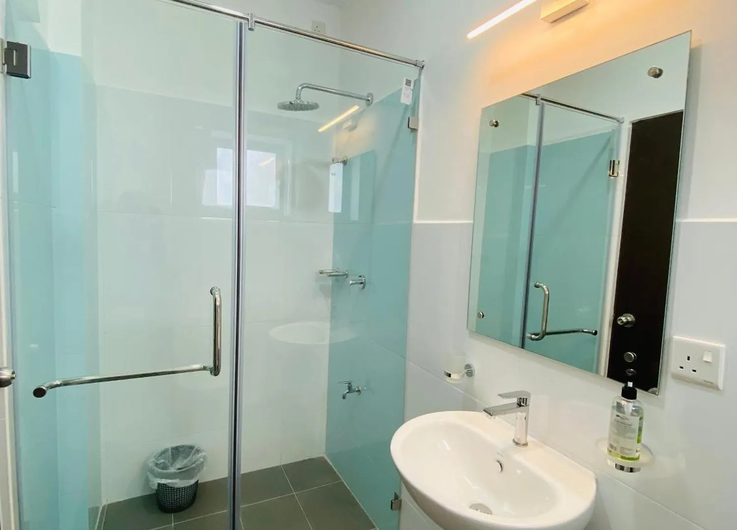 Stylish Family Stay In Negombo With Resort Amenities Appartement